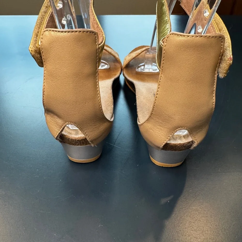 Naot Women 6-6.5 EU 37 Beige Gold Leather Cork Wedge Sandals Ankle Strap Israel